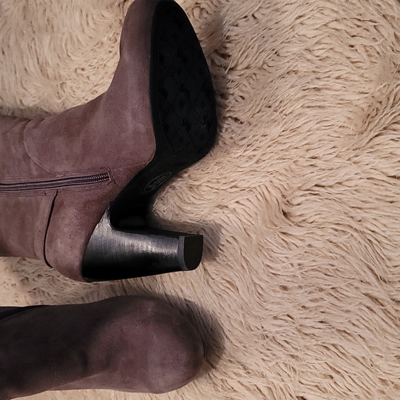 Boots - Picture 4 of 4